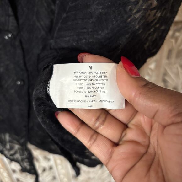 Gloria Vanderbilt Casuals Black Goth Geometric Sheer 3/4 Sleeve Button Up Top M - Picture 5 of 10